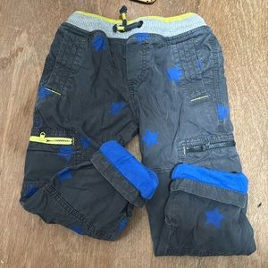 Mini Boden Great condition fleece lined cargo pants.  Size 6